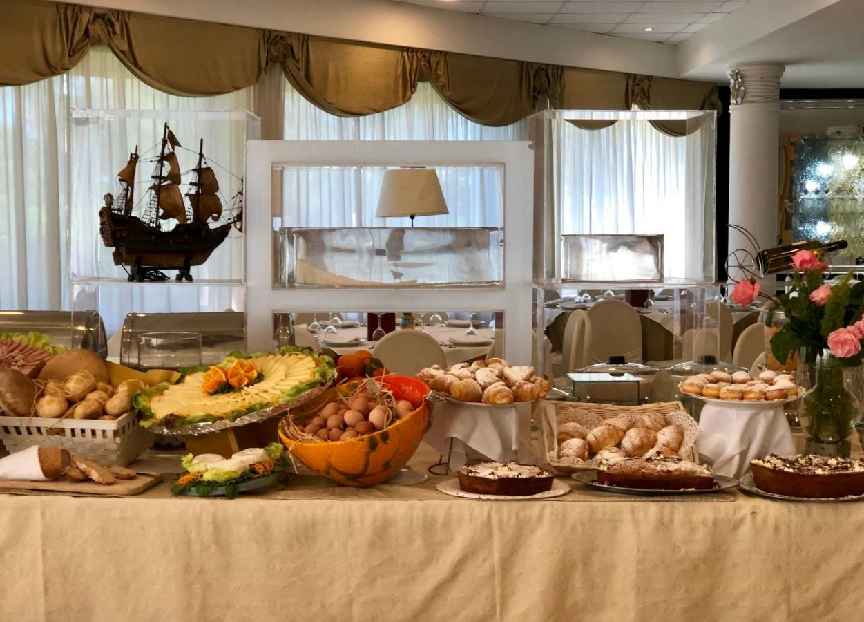 Domizia Palace Hotel Байя-Домиция Экстерьер фото